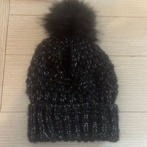 Steve Madden knit hat w poof